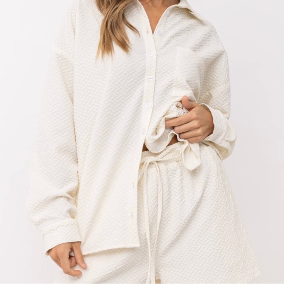 Cream textured set - Picture 3 of 5